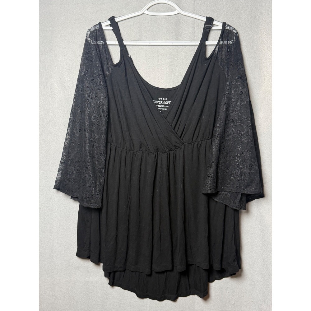 Torrid Super Soft Black Lace Cold Shoulder Bell Sleeve High Low Top 2 2X 0157